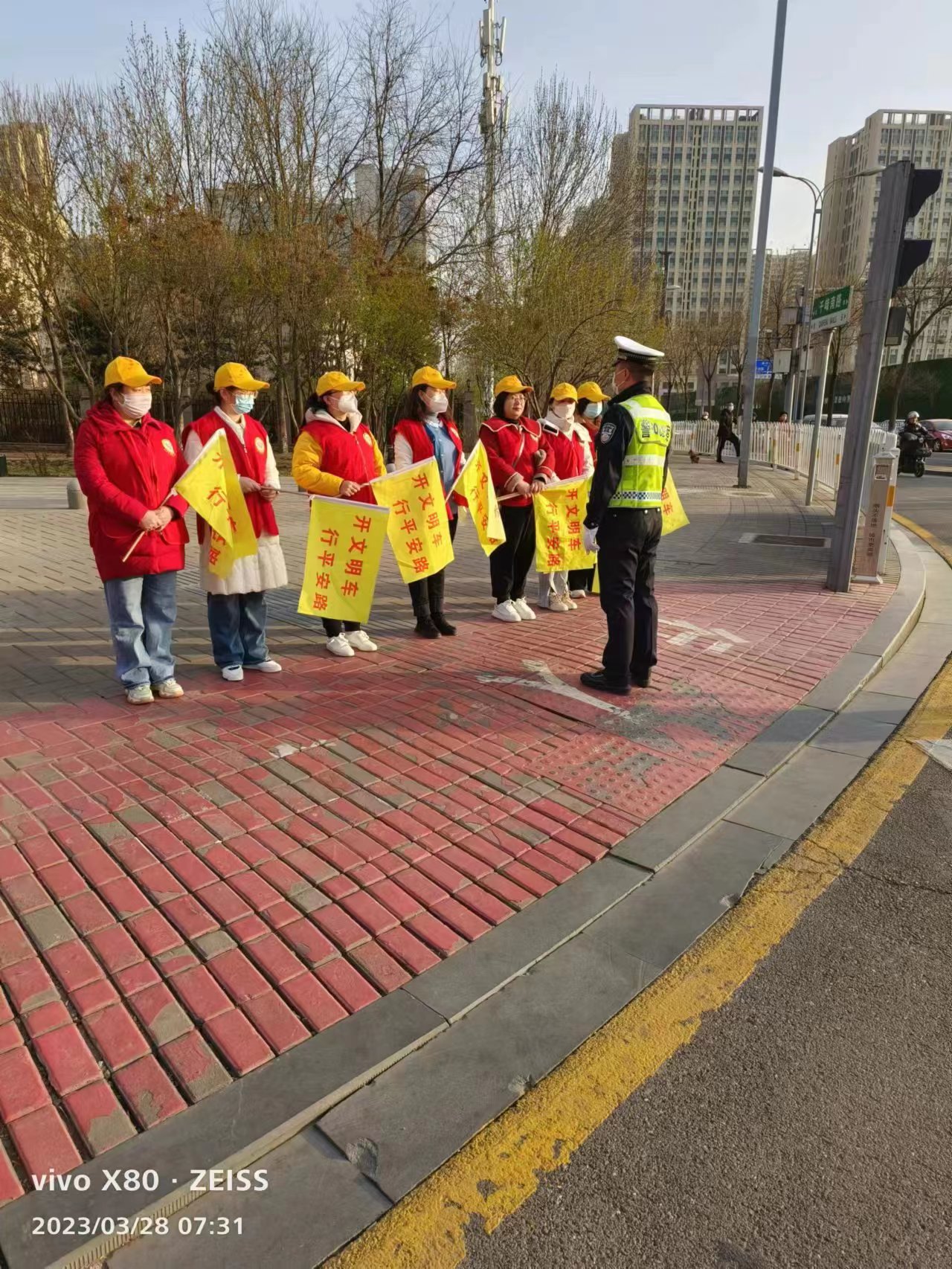 志愿服务在行动 文明交通我先行